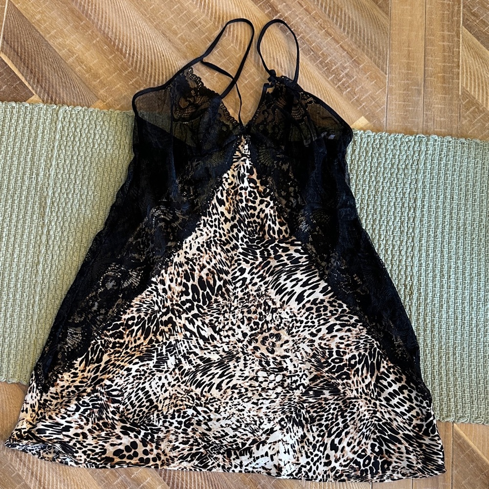 Elegant Black and Leopard Print Lace Slip